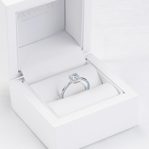 Pierścionek zaręczynowy SAVICKI: białe złoto, biały szafir, diamenty